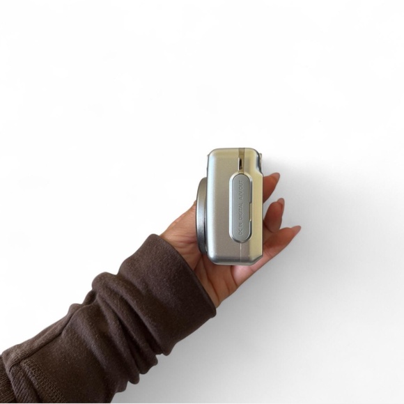 Canon PowerShot A570 IS digital camera - Picture 6 of 6